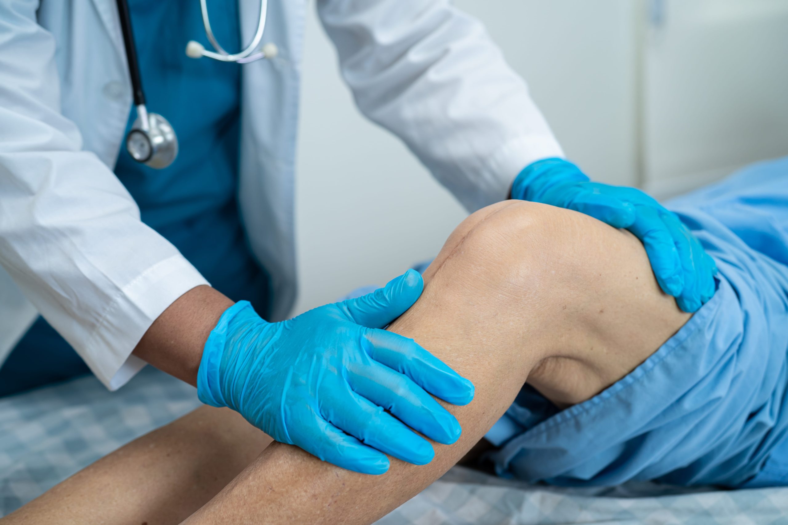 Image doctor examines patient s knee in hospital room 2026 03 19 23 07 53 utc (1) (1)